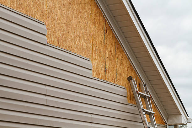 Professional Siding Contractor technician working in Sebring, OH